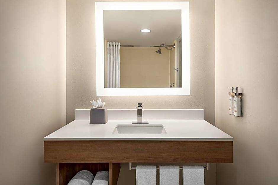 Holiday Inn Express Hotel & Suites Fredericksburg By IHG