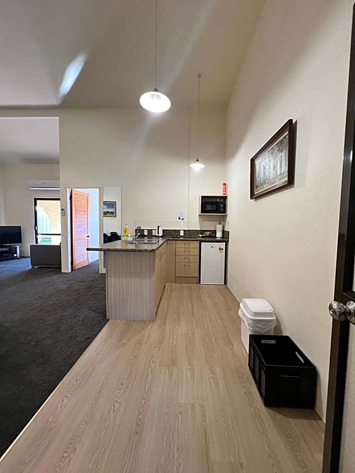 Captains Quarters Motor Inn