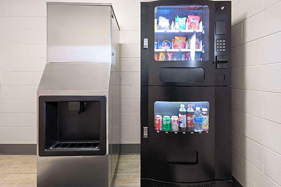 Super 8 by Wyndham Hazleton