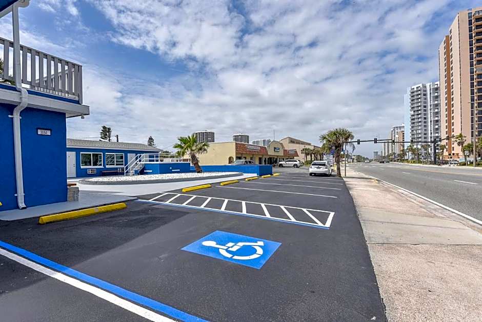 Cozy Studio Suite Near Beach w Kitchenette #3