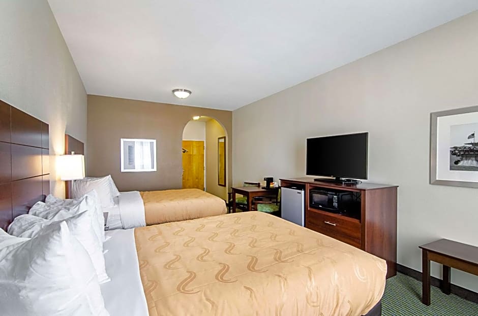 Quality Inn and Suites Near Tanger Outlet Mall