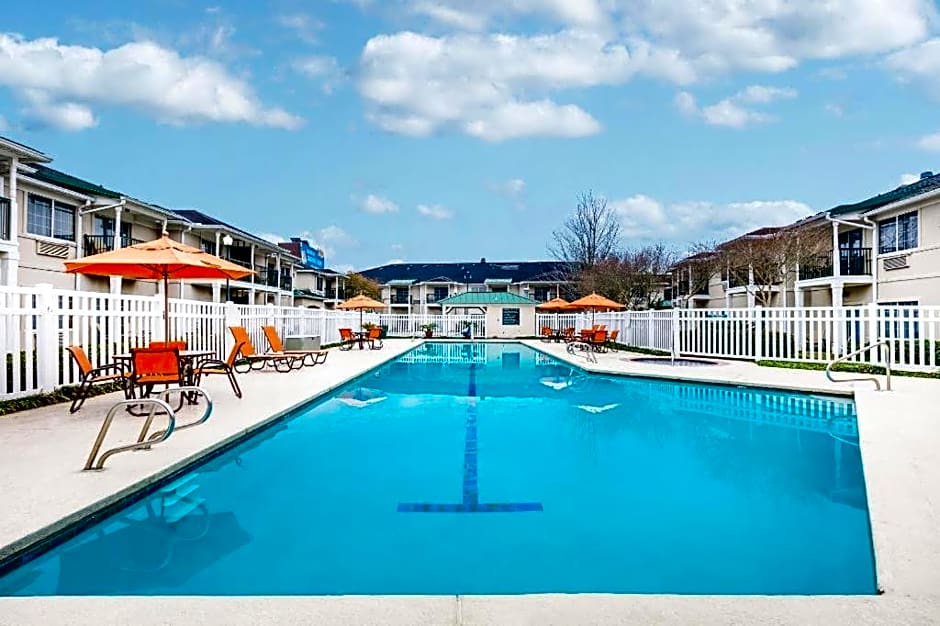 Richmond Inn And Suites – Baton Rouge, LA