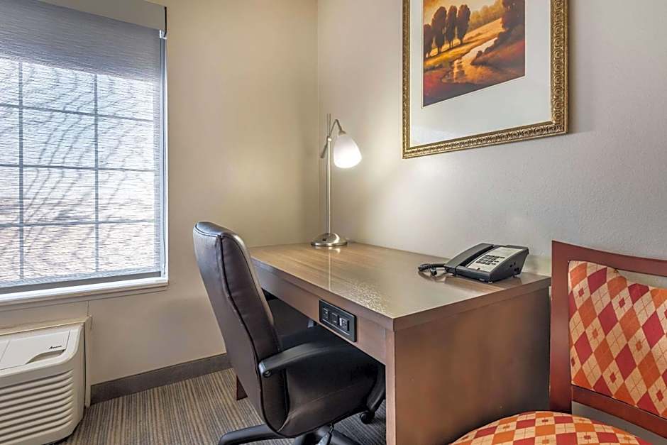 Country Inn & Suites by Radisson, Watertown, SD