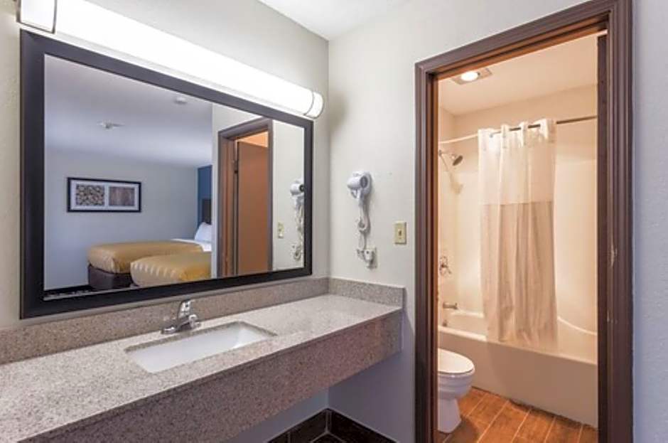 Quality Inn Farmington