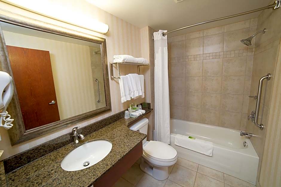 Holiday Inn Express & Suites Drayton Valley By IHG