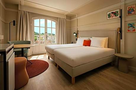 Superior Twin Room with Balcony and Garden View