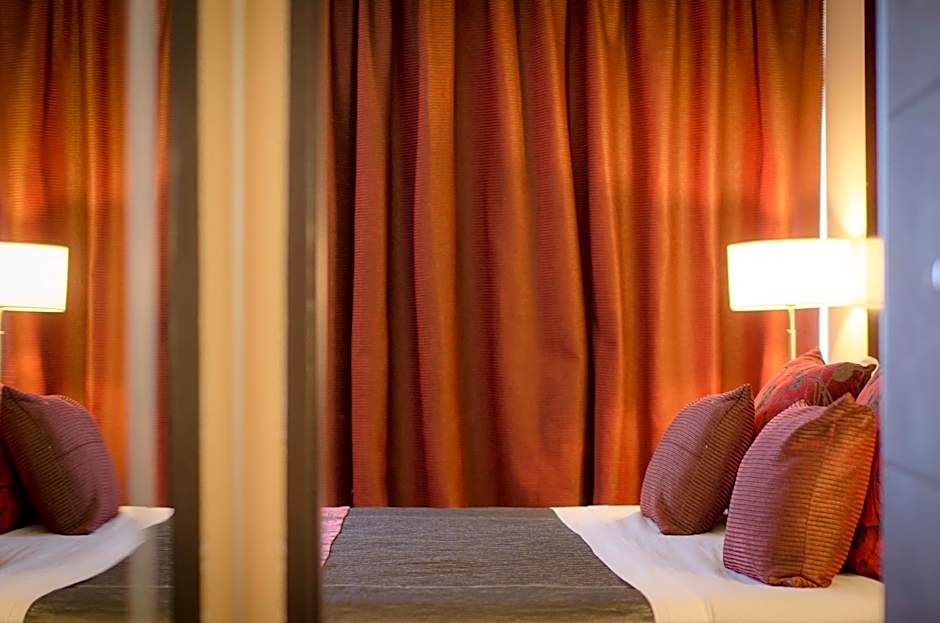 Grand Crucero Hotel