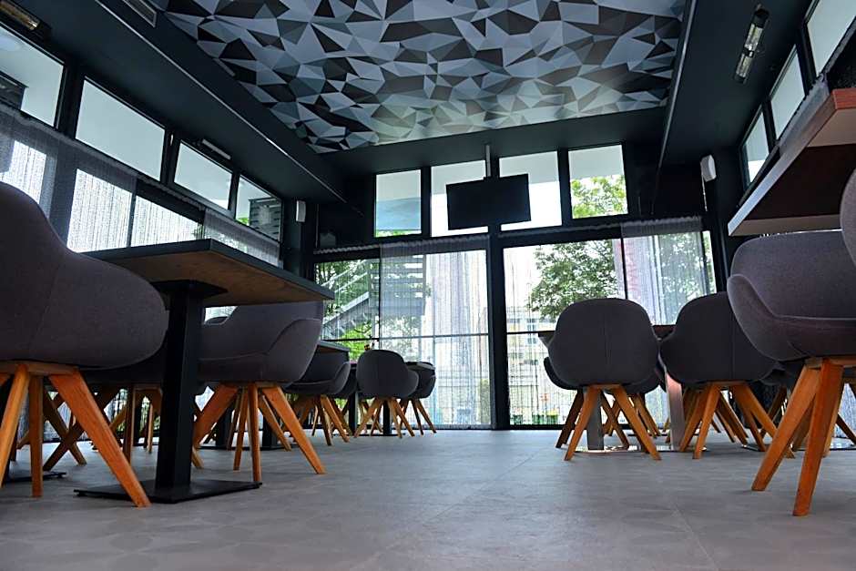 Primus Hotel & Apartments