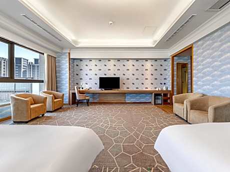 Deluxe Family Suite