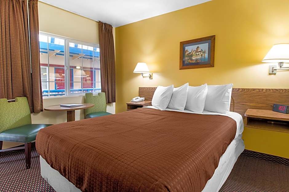 Eureka Town House Motel - Historic Old Town