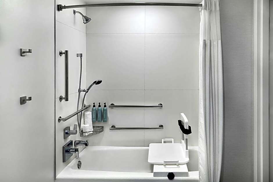 Courtyard by Marriott Kansas City Shawnee