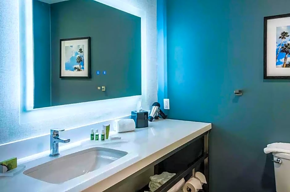 Cambria Hotel Omaha Downtown