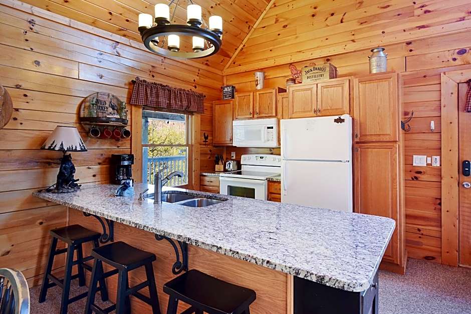 Ryes and Shine Bootlegger's Cabin! Hot Tub* Pool* Arcade* Billiards *EV * Pet Friendly