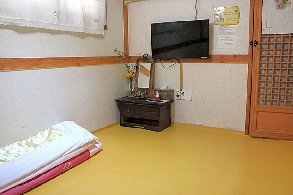 Hanulgiwa Hanok Stay