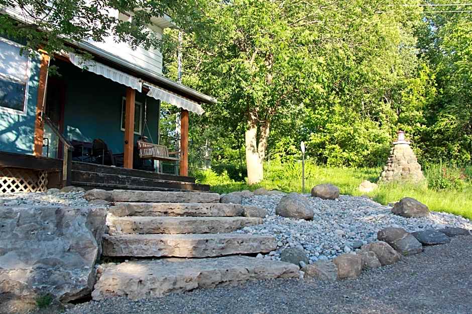 Lakehouse chalet on Sky Lake Ontario 5 bedrooms