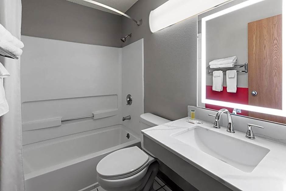 Super 8 by Wyndham Kent/Akron Area