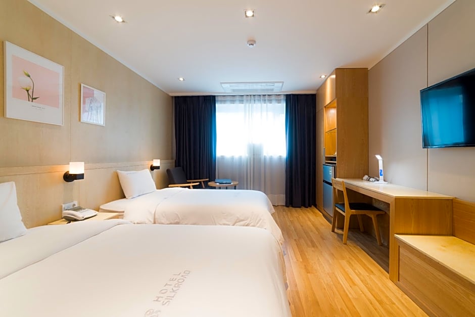 Reborn Suwon Silkroad Hotel