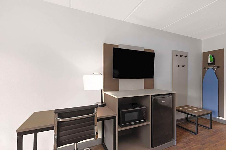 Ramada by Wyndham Bainbridge