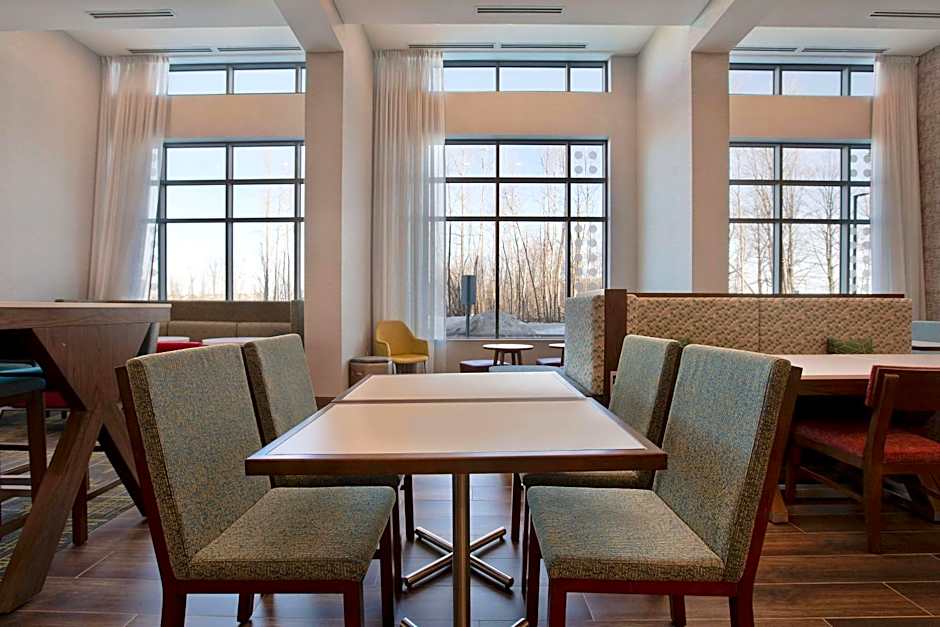 Hampton Inn By Hilton & Suites Ottawa West, Ontario, Canada