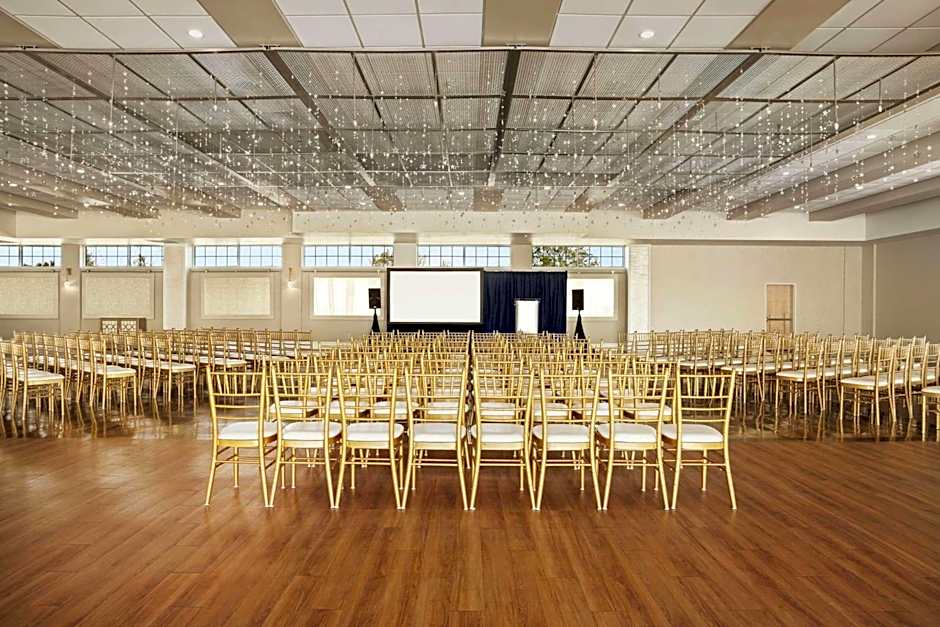 Wyndham Newport Hotel