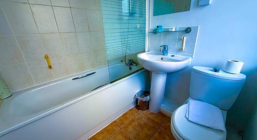 Broadfield Park Hotel by Belvilla