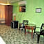 Plaza Maria Luisa Suites Inn