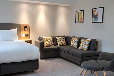 Standard King Room with Sofa Bed - Non-Smoking