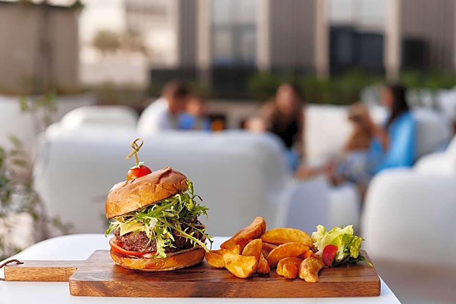 Staybridge Suites Dubai Al-Maktoum Airport By IHG