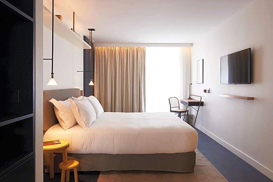 Perpetual Elysee Montaigne