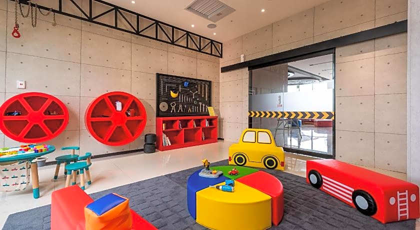 Holiday Garden Hotel SKM Park