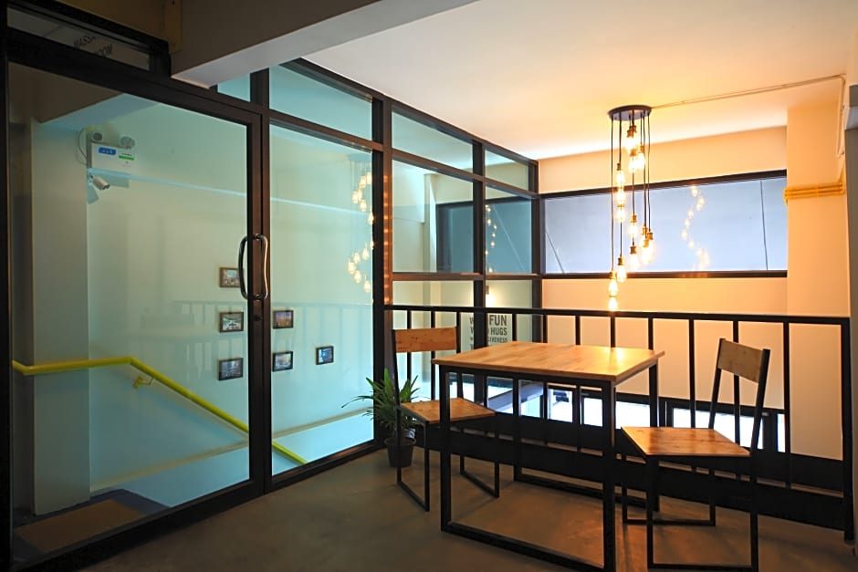 Tuk Tuk Hostel by ZUZU