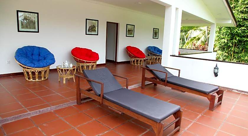 Oreeka Hotels (Katunayake Airport Hotel)