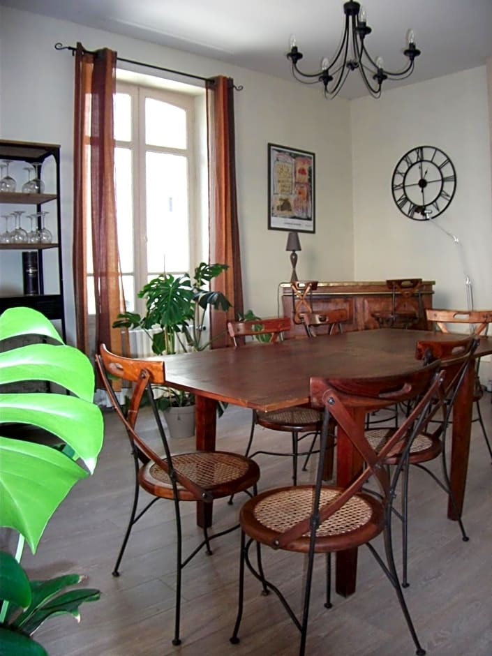 Centre ville, chambre indépendante 20m2 et sa salle de bain privée