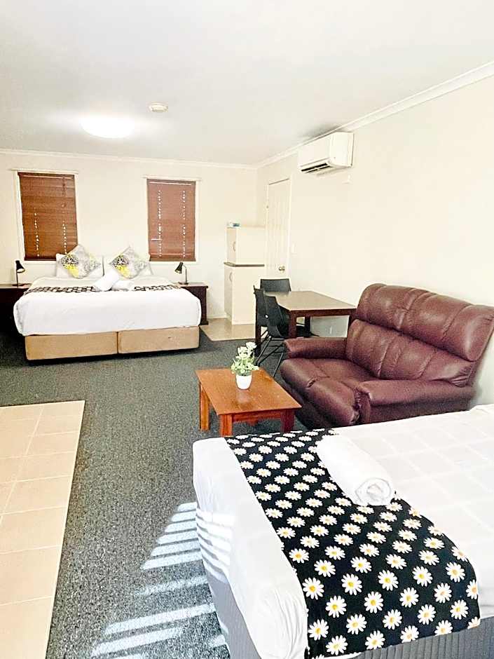 Jacaranda Place Motor Inn