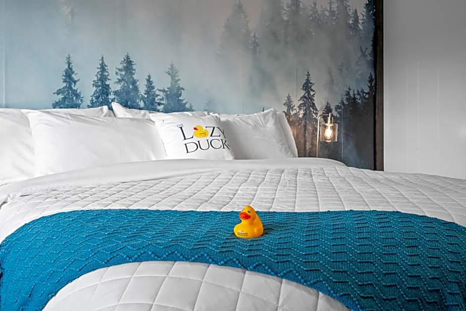 Lazy Duck Inn