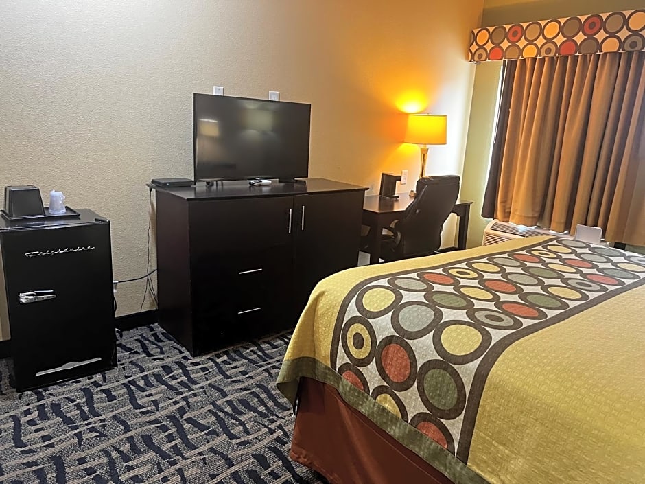 Super 8 by Wyndham Pasadena