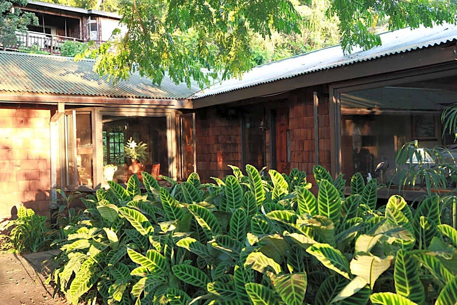 Hale Maluhia Country Inn