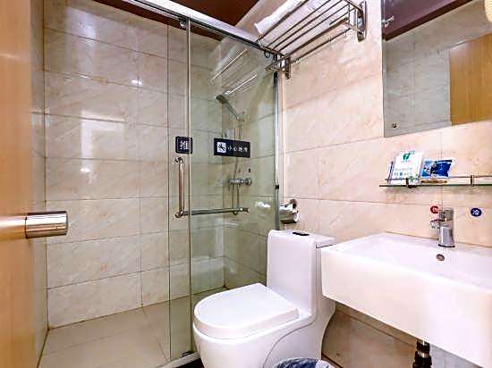 7 Days Inn Zhongshan Ancient Town Light Railway Station Lighting Market