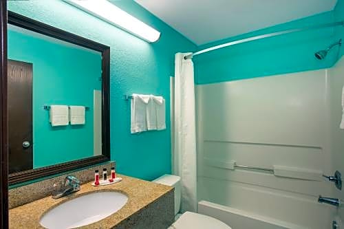 Super 8 by Wyndham Naples