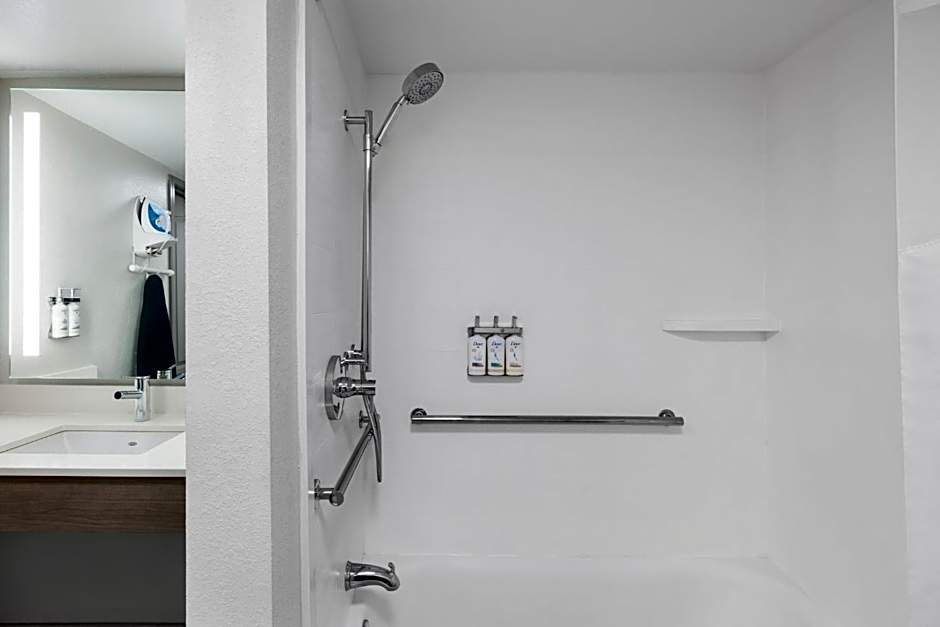 HOLIDAY INN EXPRESS SAVANNAH AIRPORT By IHG