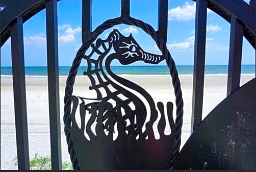 Seahorse Oceanfront Inn