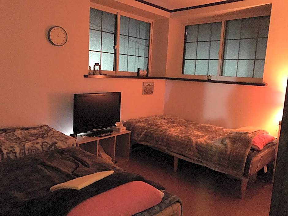 Misato Kinenkan, A Guest House Full Of Cats