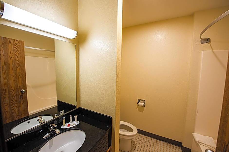 Super 8 by Wyndham Bridgeview of Mackinaw City