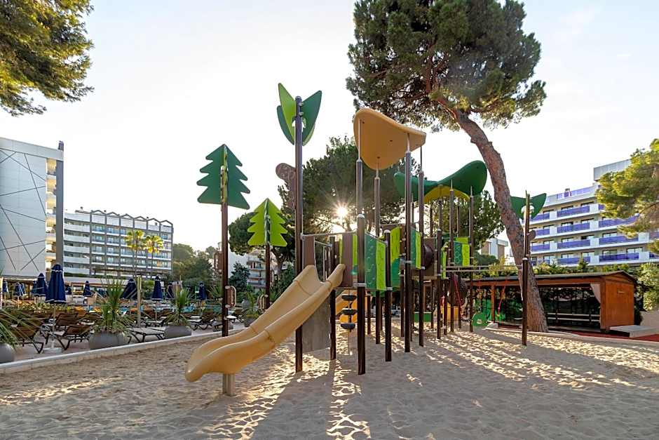 Golden Avenida Family Suites 4*