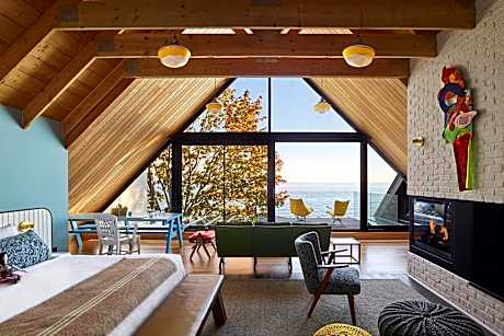 Owners Lake View Suite