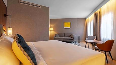 Junior King Suite with Free Spa Access