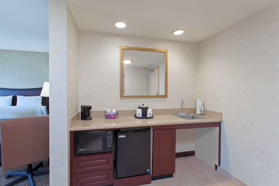 Photo 1 of 4 of Studio 1 King Bed, Hearing/Mobility Accessible, Bathtub