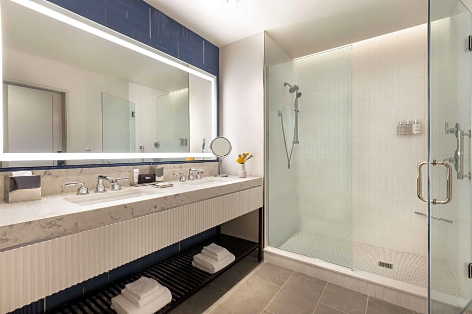 106 Jefferson Huntsville, Curio Collection by Hilton