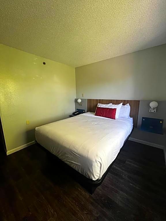 Microtel Inn & Suites by Wyndham Atlanta Airport