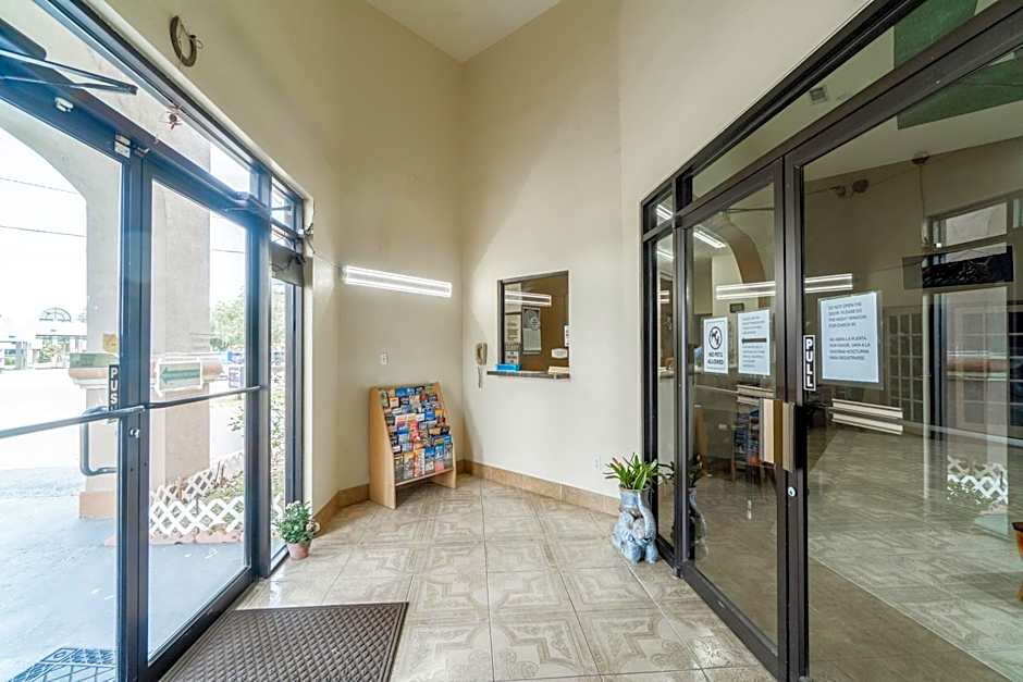 Lone Star Inn & Suites by OYO Harlingen TX